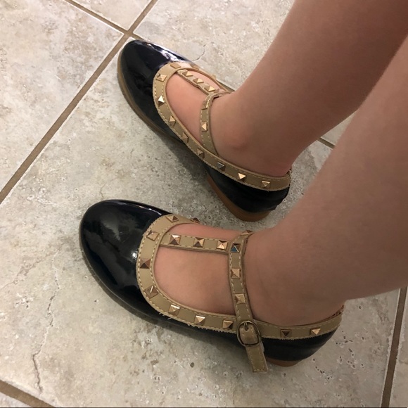 Black Shoes 🖤 - Picture 2 of 3